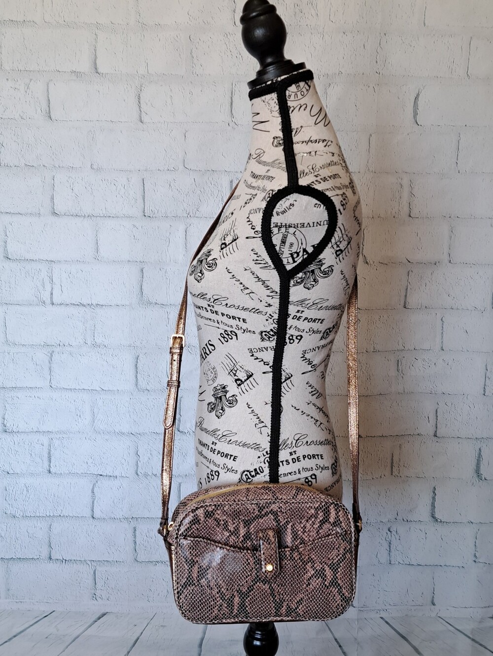 Sm G.I.L.I. leather crossbody